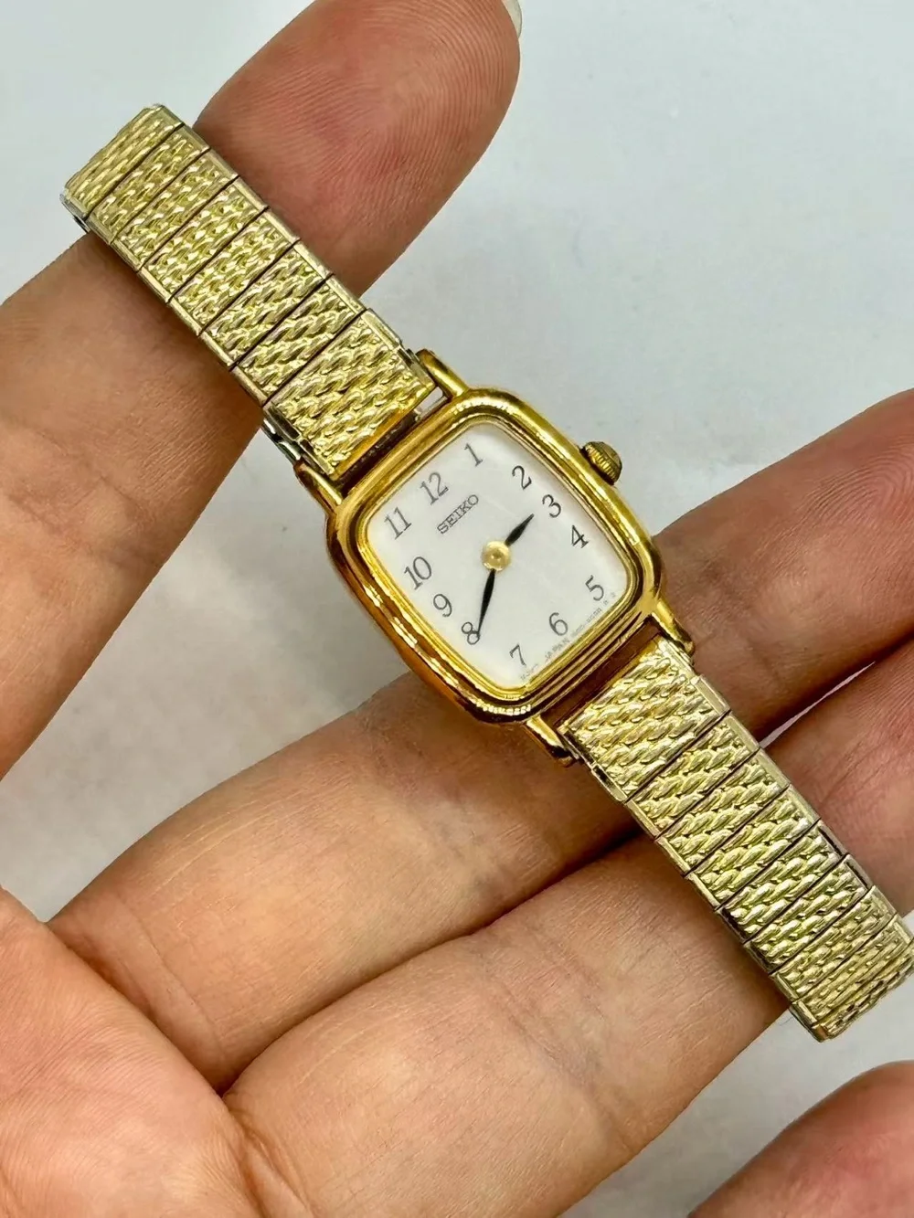 Vintage Seiko Women’s Quartz Gold Tone Watch 15mm White Dial New Battery Runs